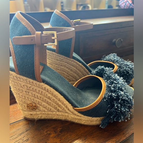 Tory Burch Wedge Heel. - Picture 1 of 4